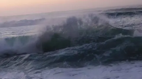 Fuerte oleaje M&aacute;laga