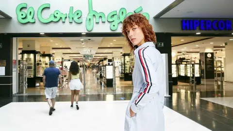 El vestido m&aacute;s pijo de Tommy Hilfiger para lucir en las tardes de abril est&aacute; en El Corte Ingl&eacute;s