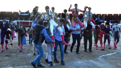 Seis novilleros a hombros en Alcal&aacute; de los Gazules