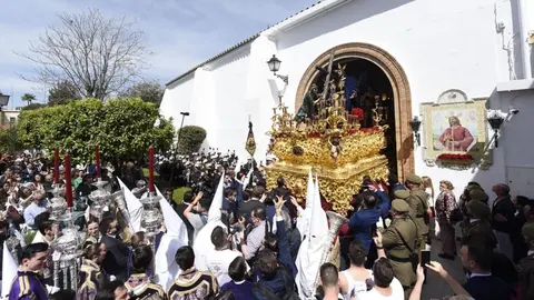 Sufre un infarto el Domingo de Ramos en una calle de Sevilla mientras ve&iacute;a una procesi&oacute;n