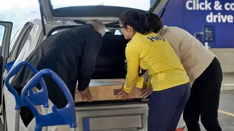 Clientes se llevan producto Ikea