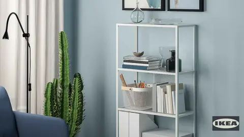 Ikea se supera con la estanter&iacute;a con m&aacute;s estilo que ocupa el m&iacute;nimo espacio en el sal&oacute;n: s&oacute;lo 19 euros