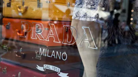 Escaparate de una tienda Prada