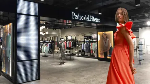 El vestido largo de Tamara Falc&oacute; para Pedro del Hierro: una pasada para ir de boda