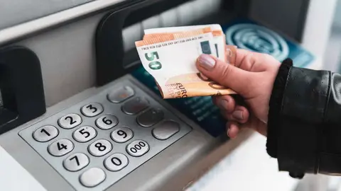 Una cuidadora interna le roba 26.000 euros al hombre que cuidaba en M&aacute;laga