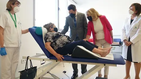 Juanma Moreno inaugura el nuevo centro de salud de San Pedro Alc&aacute;ntara