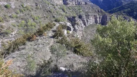 Un trabajador cae por un barranco de 200 metros en Aroche
