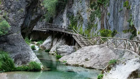 Un hombre cae por un barranco de 20 metros en La Iruela rescatando a su perro