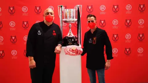 El cortador de jam&oacute;n Juan Carlos Garrido Gallardo en la final de la Copa del Rey (2)