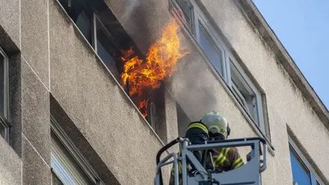 Arde una vivienda en Gines con una anciana de 89 a&ntilde;os dentro