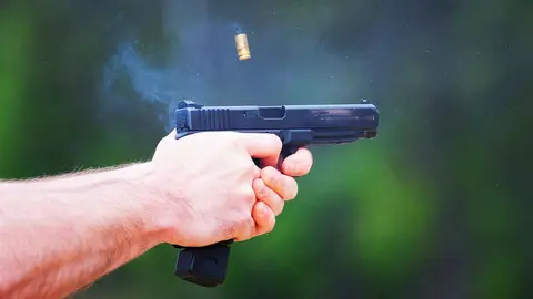 Una pistola en una foto de archivo