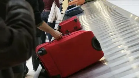 As&iacute; es el nuevo tipo de estafa 'maletas bolivianas' descubierto en Granada