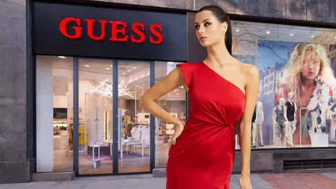 Este es el vestido Guess de color rojo que enamora al verlo: perfecto para bodas, bautizos y comuniones