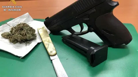 Apu&ntilde;ala y dispara a un padre y a su hijo tras un altercado de tr&aacute;fico en Granada