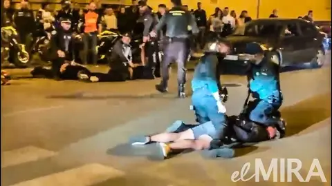 Atacan con cascos y pu&ntilde;etazos a la Guardia Civil en Chipiona con 2 agentes heridos