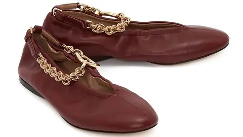 Bailarinas con detalle de cadena de JW Anderson - 550 Euros en Farfetch 