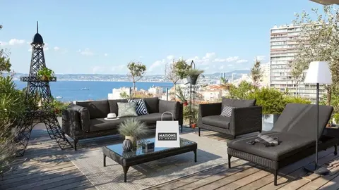 Tener una Torre Eiffel de m&aacute;s de 2 metros en casa es posible con Maisons Du Monde