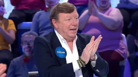 C&eacute;sar Cadaval se arranca con una sevillana improvisada en 'Pasapalabra'