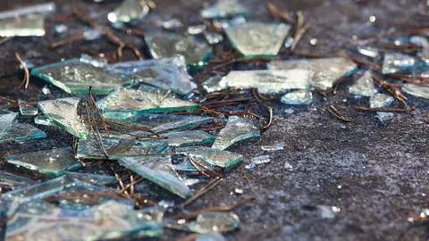 Cristales en el suelo | Archivo