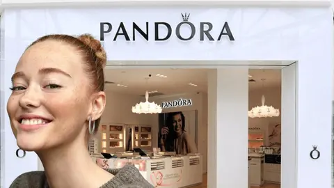 Los 7 pendientes de aro de Pandora que arrasan como regalo: plata y oro rosa