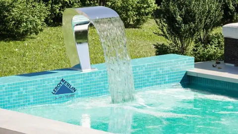Llega a Leroy Merlin la cascada (acero inoxidable) para piscinas: alivia los dolores de espalda