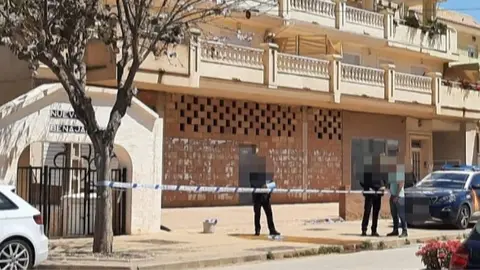 Una mujer apu&ntilde;ala a otra en plena calle y a mediod&iacute;a en Benajarafe