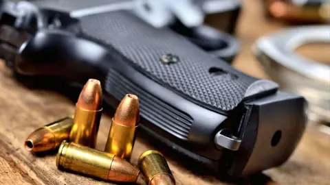 Acaban a tiros en Baza tras discutir por poner la m&uacute;sica alta de madrugada