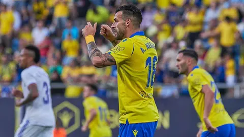 &Aacute;lvaro Negredo no da cr&eacute;dito por las ocasionadas perdonadas | Salvador L&oacute;pez Medina para El MIRA