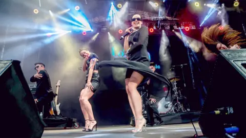 Actuaci&oacute;n de Chanel en las Fiestas de San Isidro de Madrid poco despu&eacute;s de su actuaci&oacute;n en Eurovisi&oacute;n