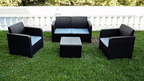 El conjunto de sof&aacute;s y mesa (para jard&iacute;n) que ha arrasado en Leroy Merlin tras ponerlo en 219 euros