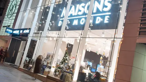 Llega a Maisons Du Monde una l&aacute;mpara colgante que otorga elegancia al sal&oacute;n: 5 modelos