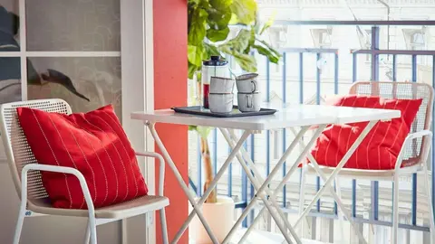 Conjunto de mesas y sillas TORPAR&Ouml; para terraza de Ikea