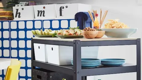 La estanter&iacute;a con ruedas y m&uacute;ltiples usos es la nueva apuesta de Ikea para poner orden en casa