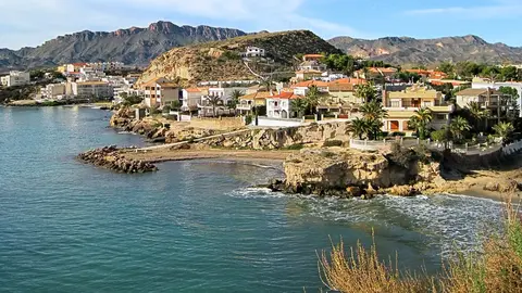 3 hombres violan a una mujer de 30 a&ntilde;os en una playa de Almer&iacute;a