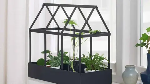 Ikea se lanza al jard&iacute;n con un invernadero que pega en sal&oacute;n y cocina por s&oacute;lo 13 euros