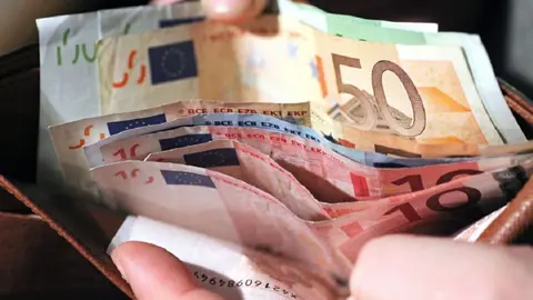 Entra en casa de unos familiares y roba 20.000 euros en Almer&iacute;a