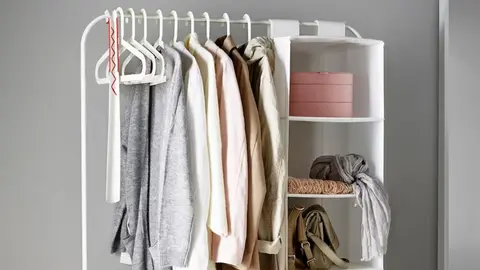 Adi&oacute;s a amontonar la ropa en la silla del dormitorio: Ikea lanza el burro para ropa por 9 euros