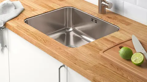 Las encimeras a medidas que m&aacute;s se llevan en Ikea para cambiar el aspecto de la cocina es color madera