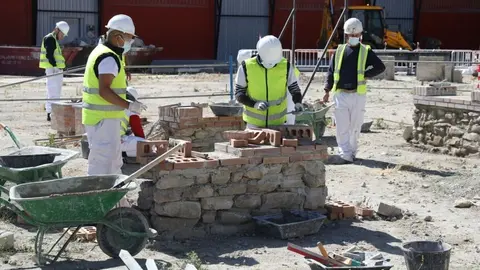 Andaluc&iacute;a vuelve a liderar el descenso del paro en Espa&ntilde;a con 20.341 desempleados menos