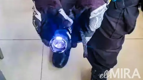 Unos j&oacute;venes pasean por Jerez con un taser y navajas camino de un prost&iacute;bulo