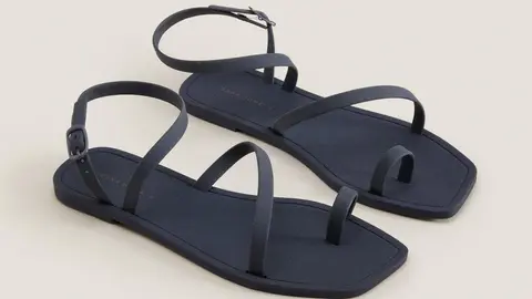 Las sandalias del Zara Home de M&eacute;xico con sujeci&oacute;n en el dedo gordo es lo m&aacute;s de moda