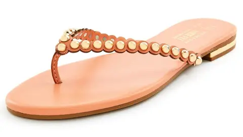 Las sandalias con tachuelas de Primark para ir al chiringuito de la playa