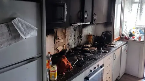 P&aacute;nico en Granada. Arde la cocina de una vivienda con varias personas en su interior