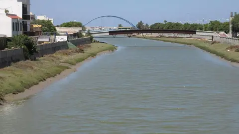 Encuentran el cad&aacute;ver de un hombre en el r&iacute;o Iro junto al real de la Feria de Chiclana