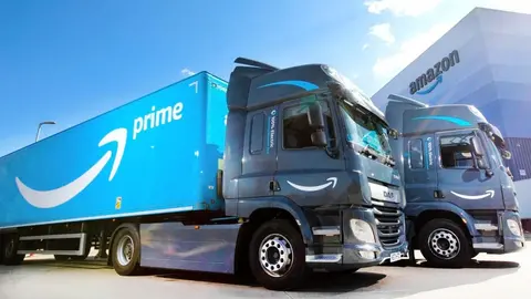 La tumbona futurista para novios (o matrimonio) de Amazon ser&aacute; tu aliado en el descanso: terraza y jard&iacute;n