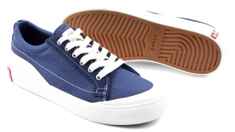 Levi's no defrauda con sus zapatillas de lona azules que arrasan en verano por transpirables