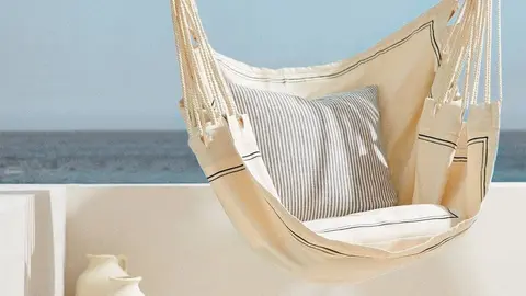 Zara abraza la apuesta de Maisons Du Monde y vende ahora sillas colgantes para terrazas y jardines