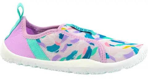 La venta de escarpines vuela en Decathlon: lo mejor para o hacerte da&ntilde;o con las piedras de la playa