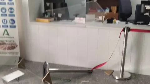 Mostrador del centro de salud de San Benito tras la agresi&oacute;n de un usuario