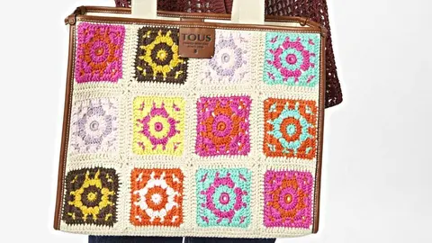 Para verano Tous apuesta por el bolso grande 'ande o no ande': mucho color y asequible